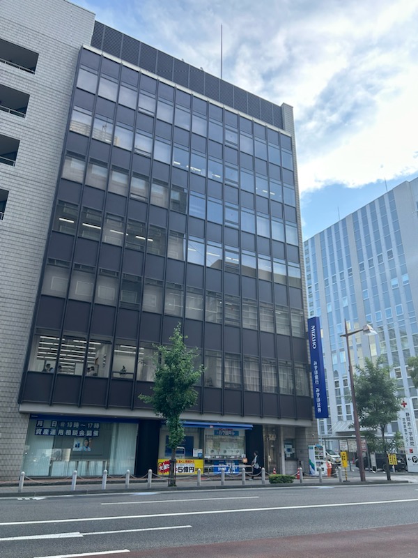 事務所は静岡の街中にあり便利な立地です